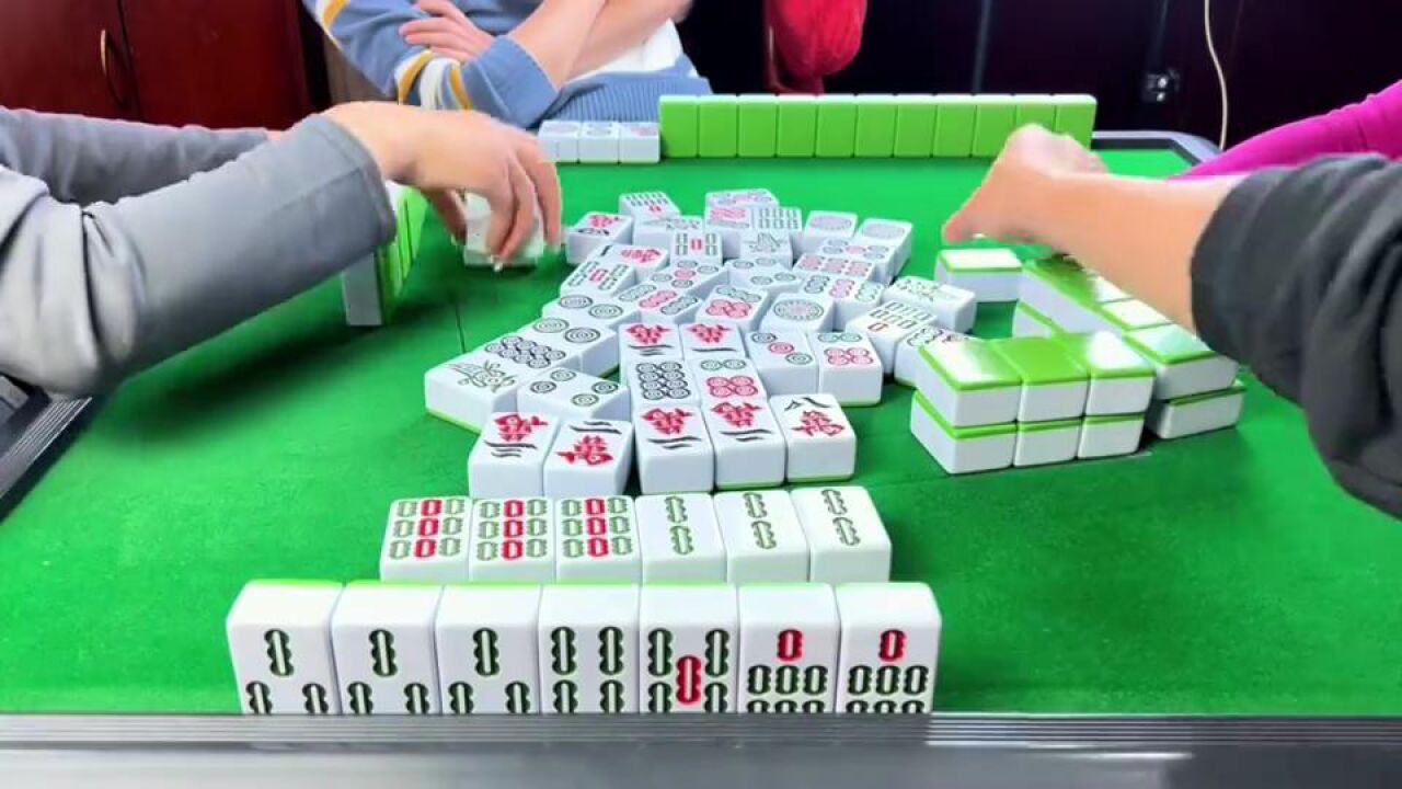 四川麻将:下家打七条没看见碰,感觉自己又吃了个眼睛亏!_高清1080P在线观看平台_腾讯视频
