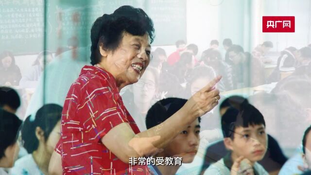 年过八旬仍坚守讲台教师李庾南:教学是我的生命所在