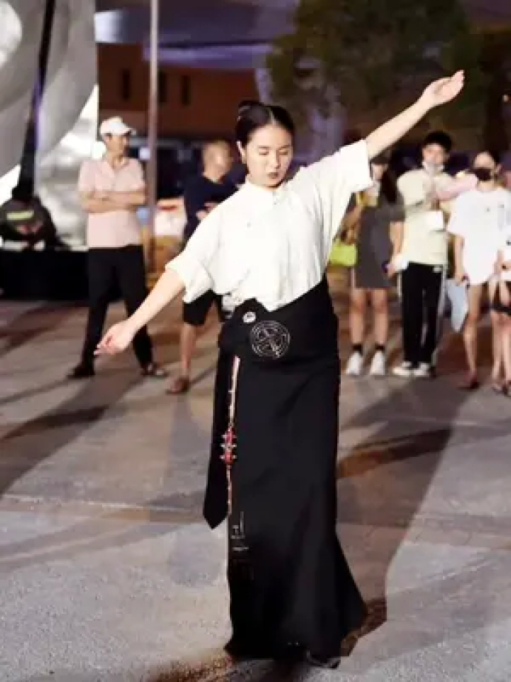 #藏族锅庄舞雍吉姑娘翩翩起舞_高清1080P在线观看平台_腾讯视频