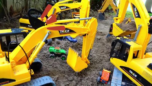 挖掘机在工地上发现迷你工程车，大家及时展开营救工作。玩具故事