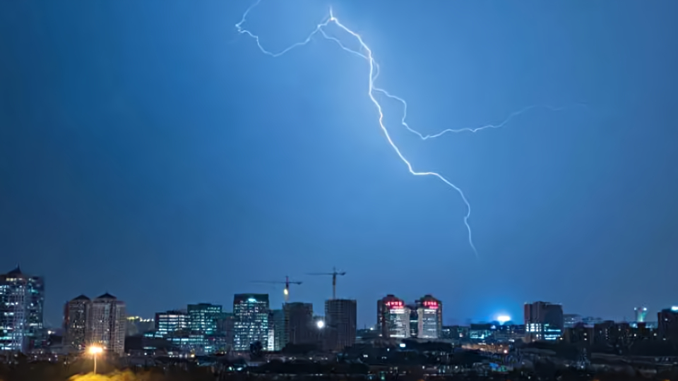 北京市发布雷电蓝色预警,门头沟,房山,海淀等地有雷电活动