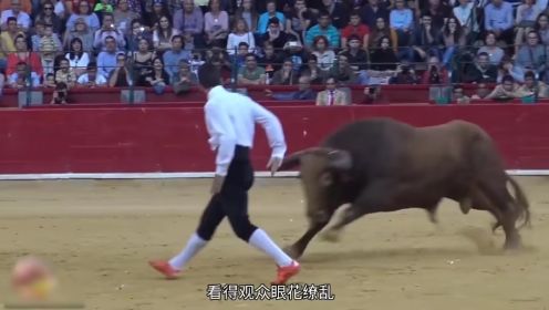 恐怖的西班牙斗牛惊险瞬间，挑衅公牛被虐惨，场面一度失控