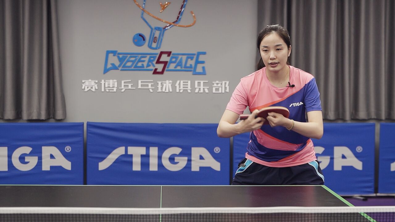 美女张蔷教直拍横打:相持比较稳定之后,可以在撞击中加一些摩擦