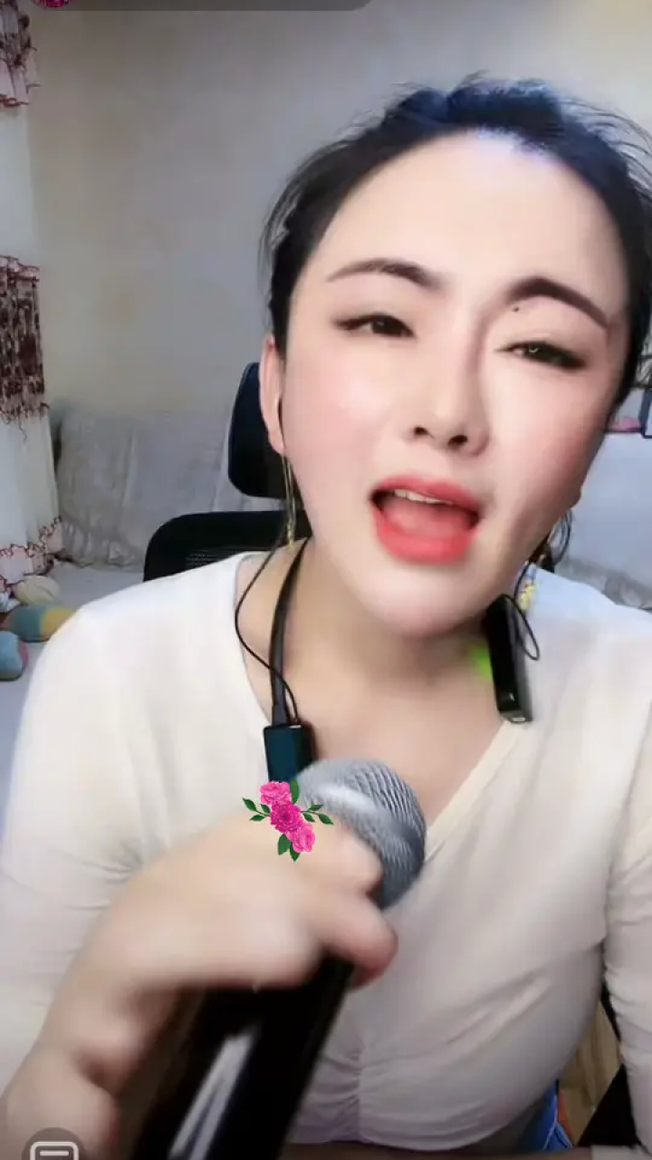 靓丽主播丹丹小酒窝