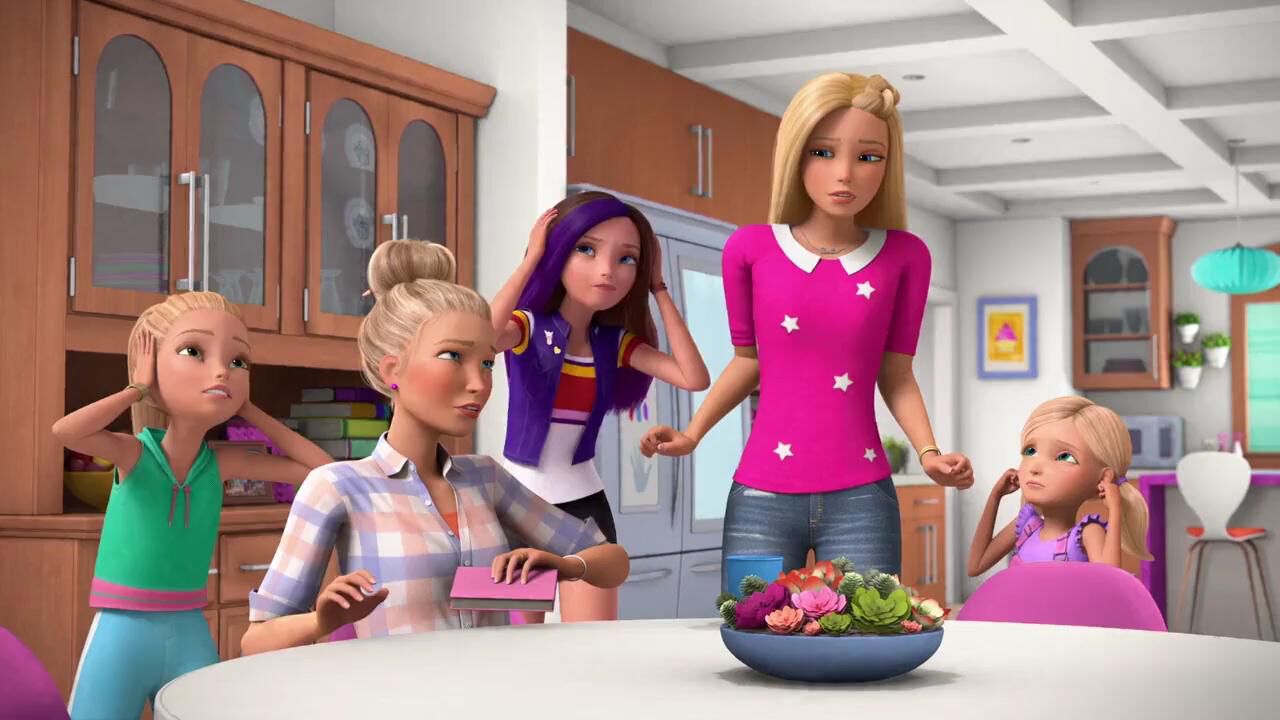 芭比梦幻屋冒险旅程:芭比带着妹妹们一起做家务