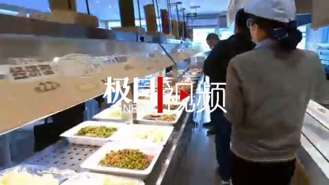 武汉市江汉区市场监管人员检查称重销售盒饭电子秤