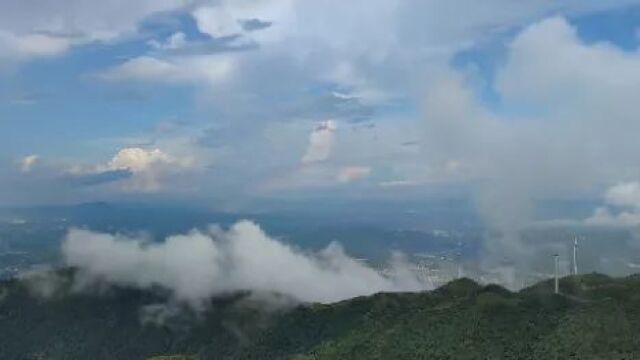 新兴风车山雨后彩虹