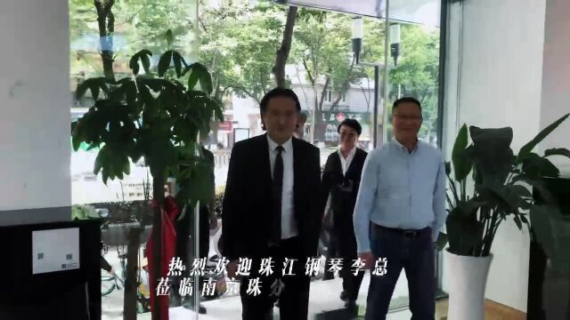 珠江钢琴集团董事长李建宁先生在南京珠江钢琴专卖店指导工作