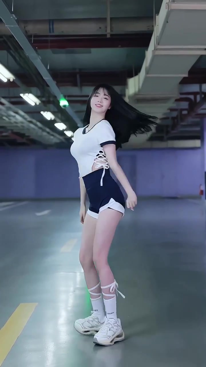 听说女大学生喜欢? #boomboom扭胯舞