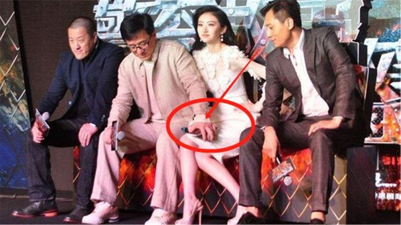 成龙最想删除的照片,景甜夹住腿还被伸手?一旁刘烨表情成亮点!