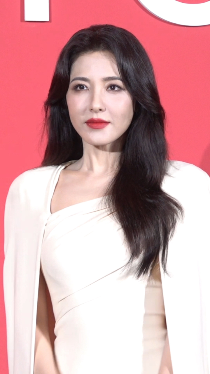 曾黎 高清镜头下的颜值也太抗打了 好美的脸 好美的锁骨