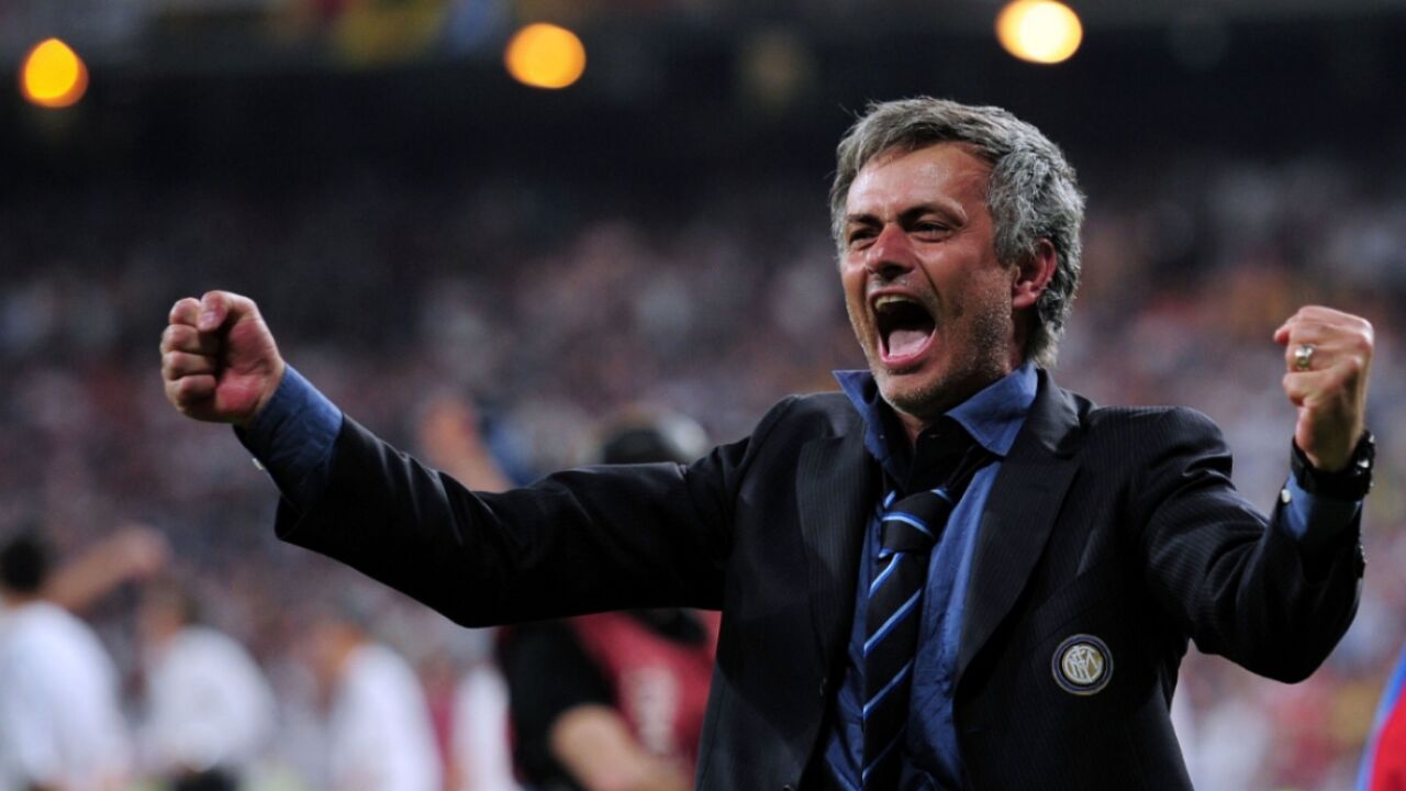 体坛名场面61穆里尼奥五大激情庆祝:诺坎普狂奔,伯纳乌滑跪