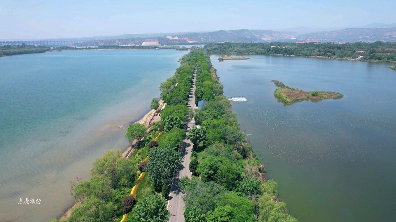 三门峡市天鹅湖国家城市湿地公园湖堤路美丽景色