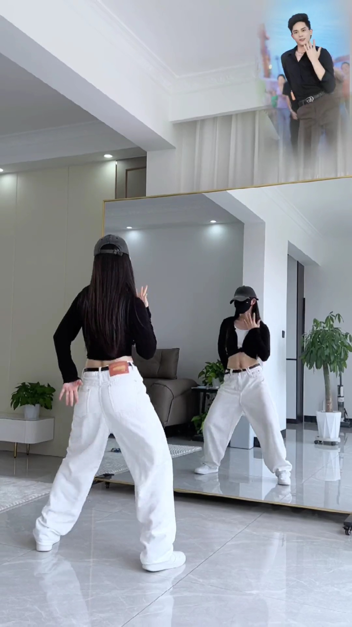 腹肌快练成了#动感扭胯舞