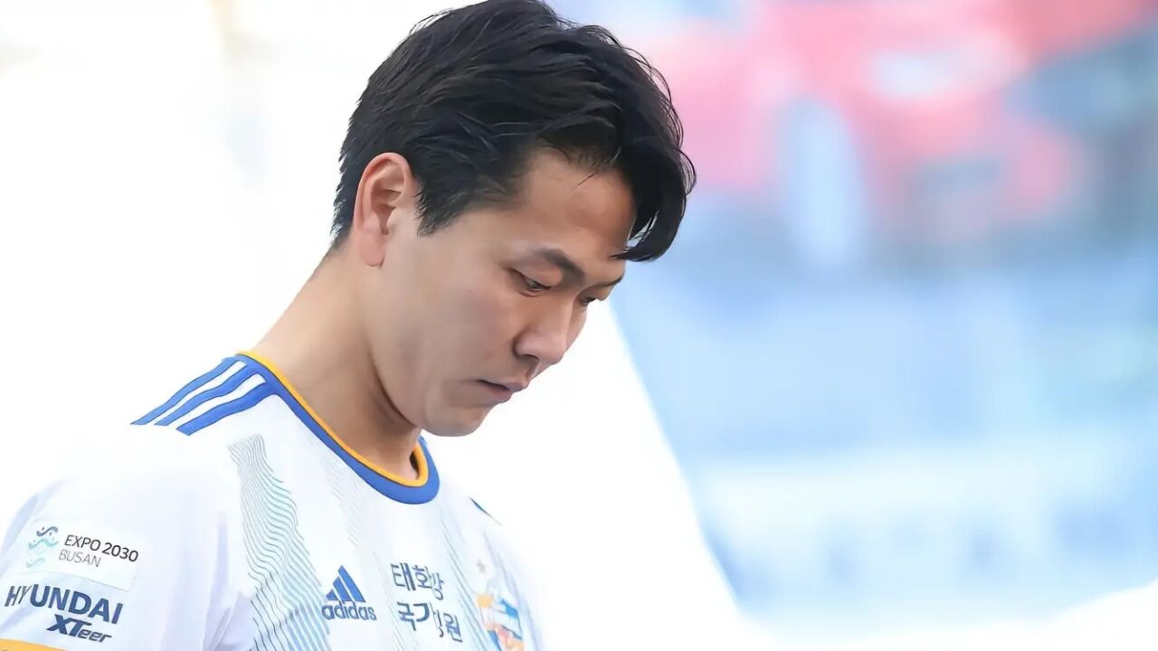 恒大旧将金英权超远世界波破门,惊呆场边球迷,教练起立鼓掌