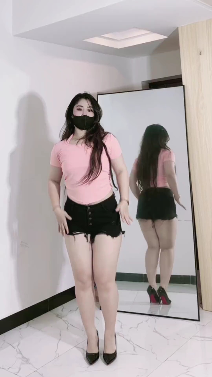 微胖女生#肉腿#这样的身材有人喜欢吗#扭一扭#动感扭胯舞