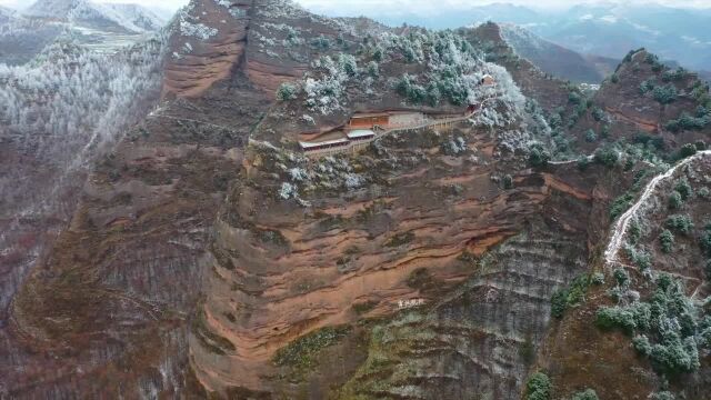 甘肃大山绝壁上的建筑,始建于北魏时期,当初是怎样修建的呢!