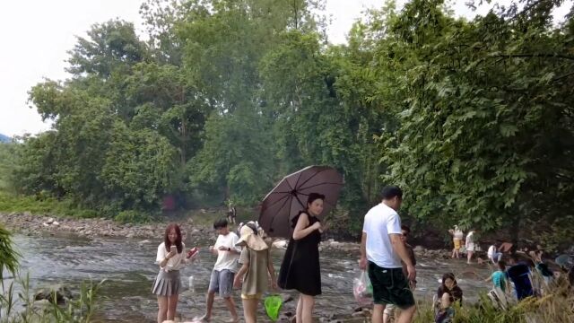 夏天里该干的事.安吉乌象坝,溯溪,露营,烧烤,钓鱼都可以.最关键的是免费.