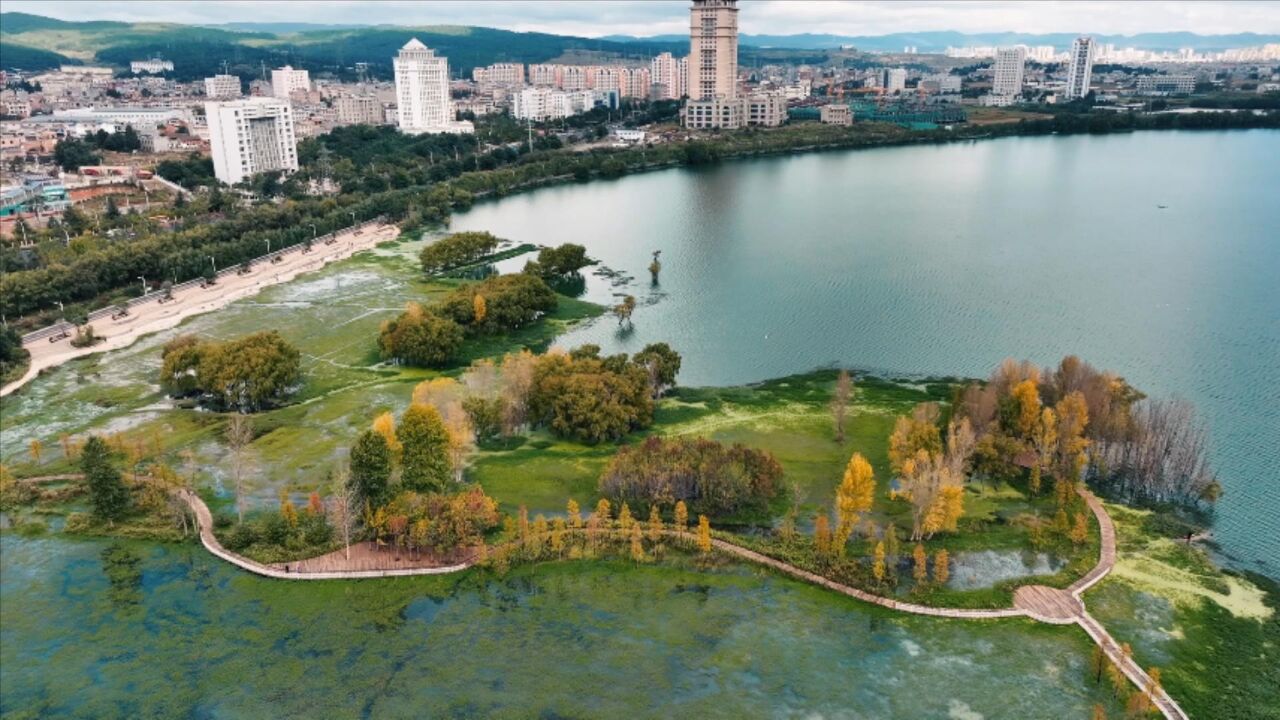 千城胜景|云南宣威:五彩斑斓的月牙湖