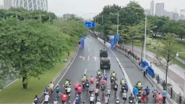 首届中国自行车运动骑游大会开幕