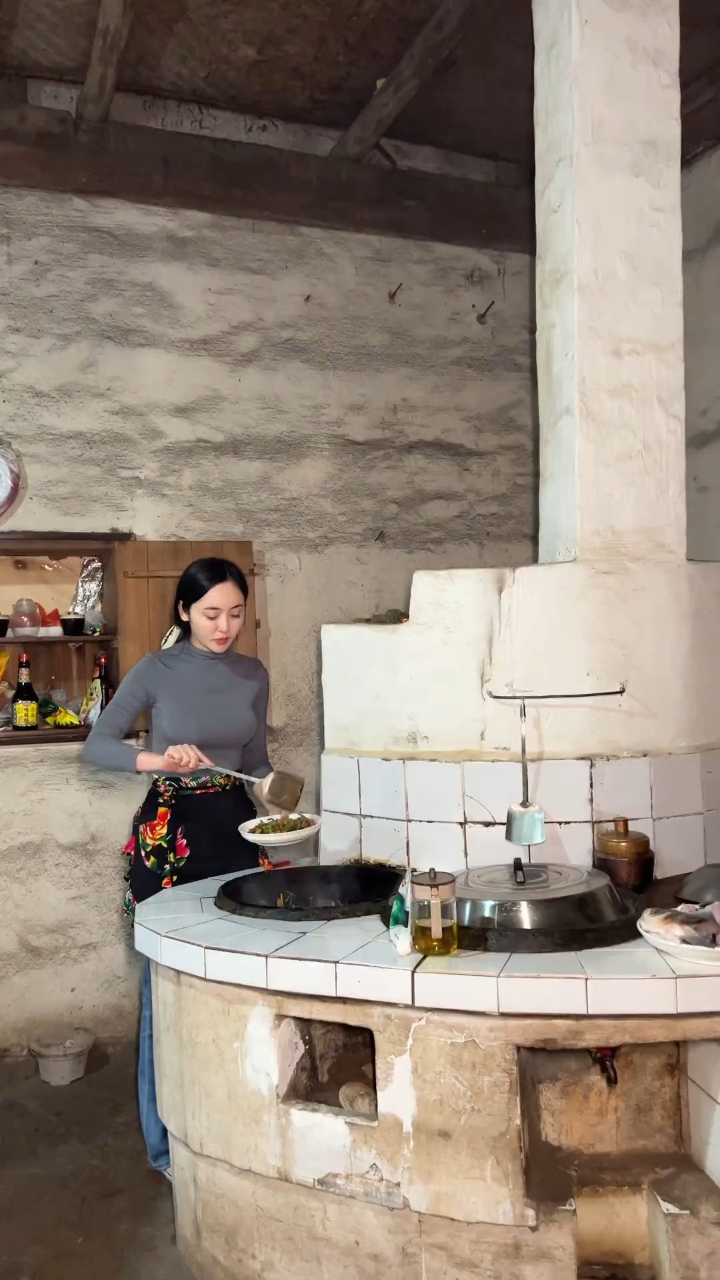 家里人都喊我不要拍了,农村人是没人喜欢的,如果不嫌弃的话,我希望有