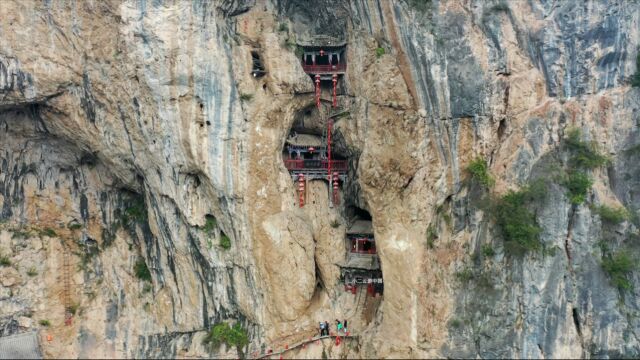 陕西龙门洞道观群,建在悬崖绝壁上千年,隔着屏幕两腿发软!