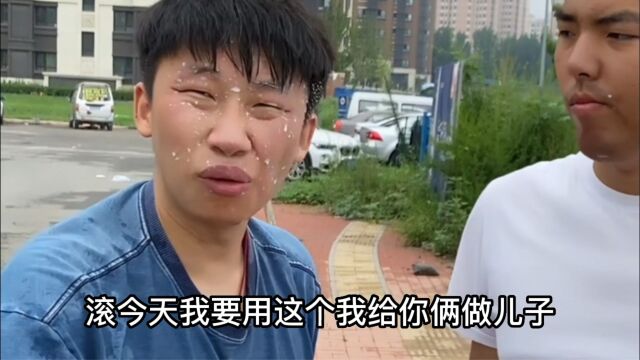 被室友戏耍,还遇上这情况,结果超尴尬