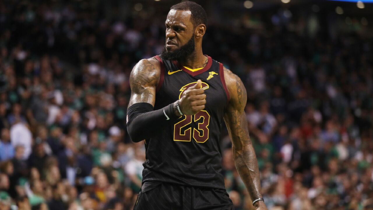 老詹即将重回克城!回顾18詹在骑士最后一舞:转身戏耍斯玛特成经典