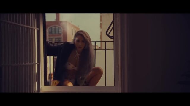 CL  'LIFTED' M/V