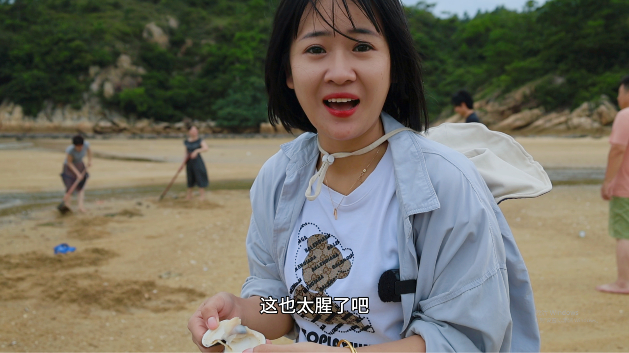 阿渔妹江门赶海大丰收,挑战现场吃刺身,一般人都不敢这样吃
