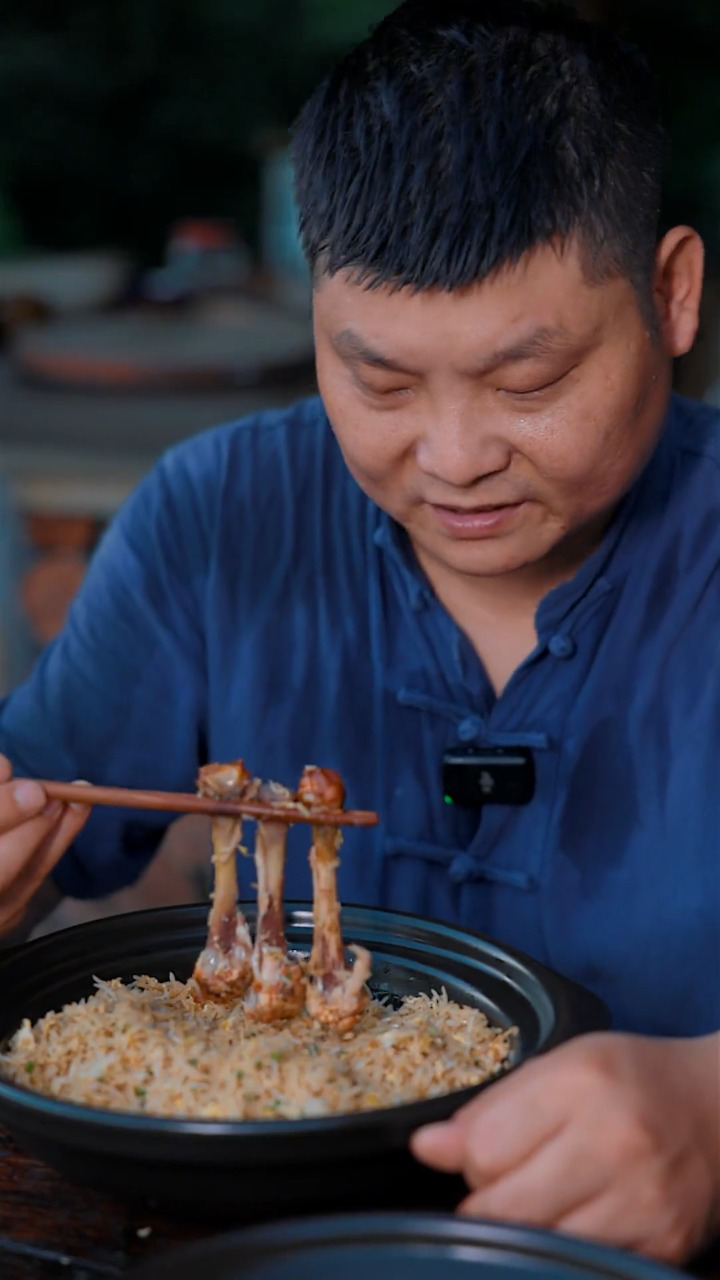 你们不知道鸭老板有多想吃大壮那碗鸡皮燕子#农村美食