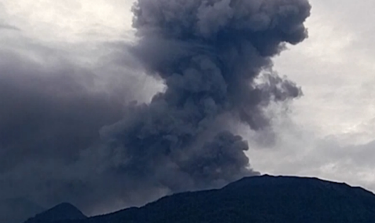 近日印尼多座火山发生喷发