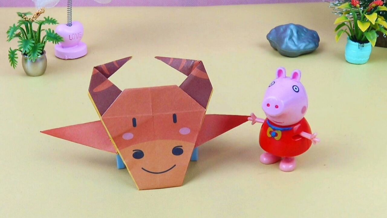 和小猪佩奇一起来折一只小牛折纸吧
