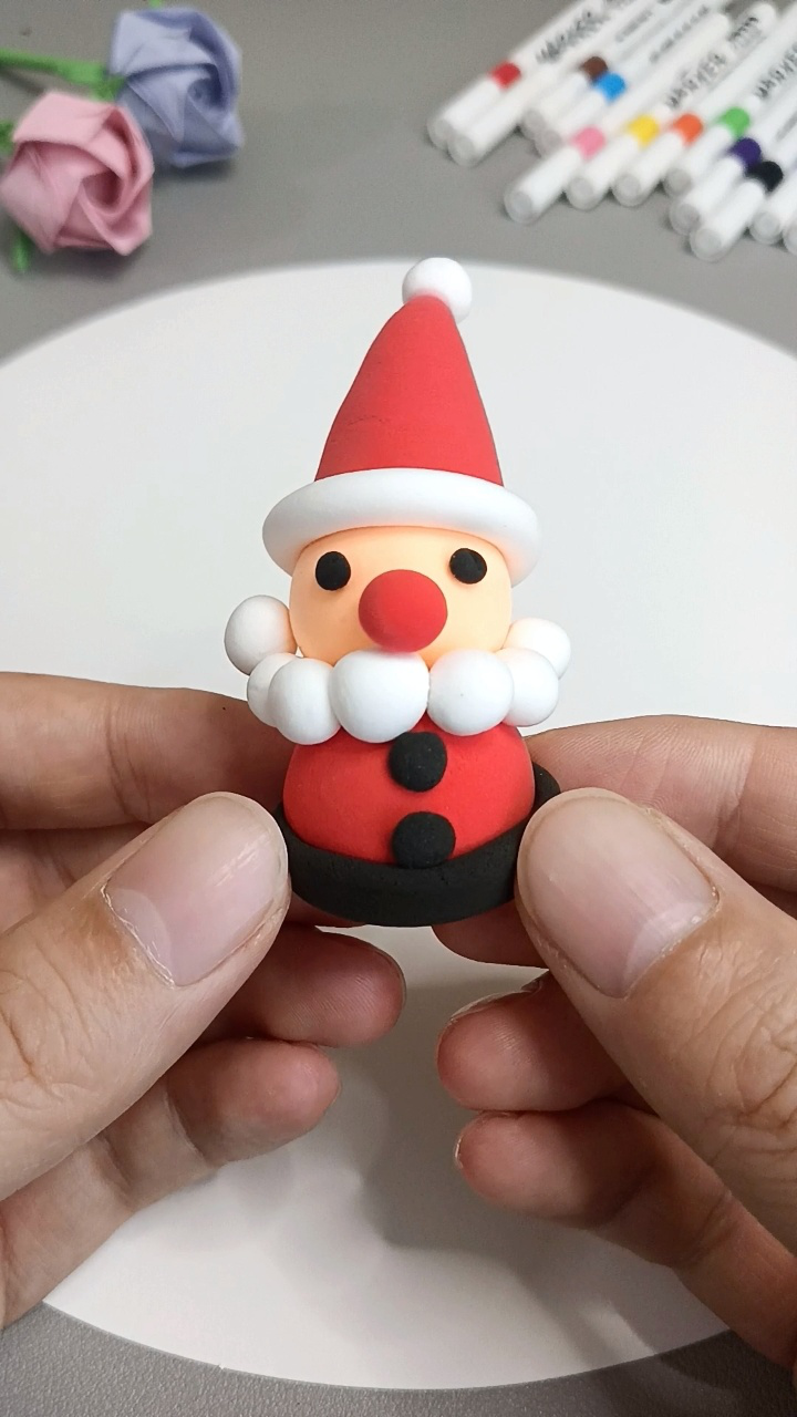 圣诞节快到了,和孩子用粘土制作一个圣诞老人吧