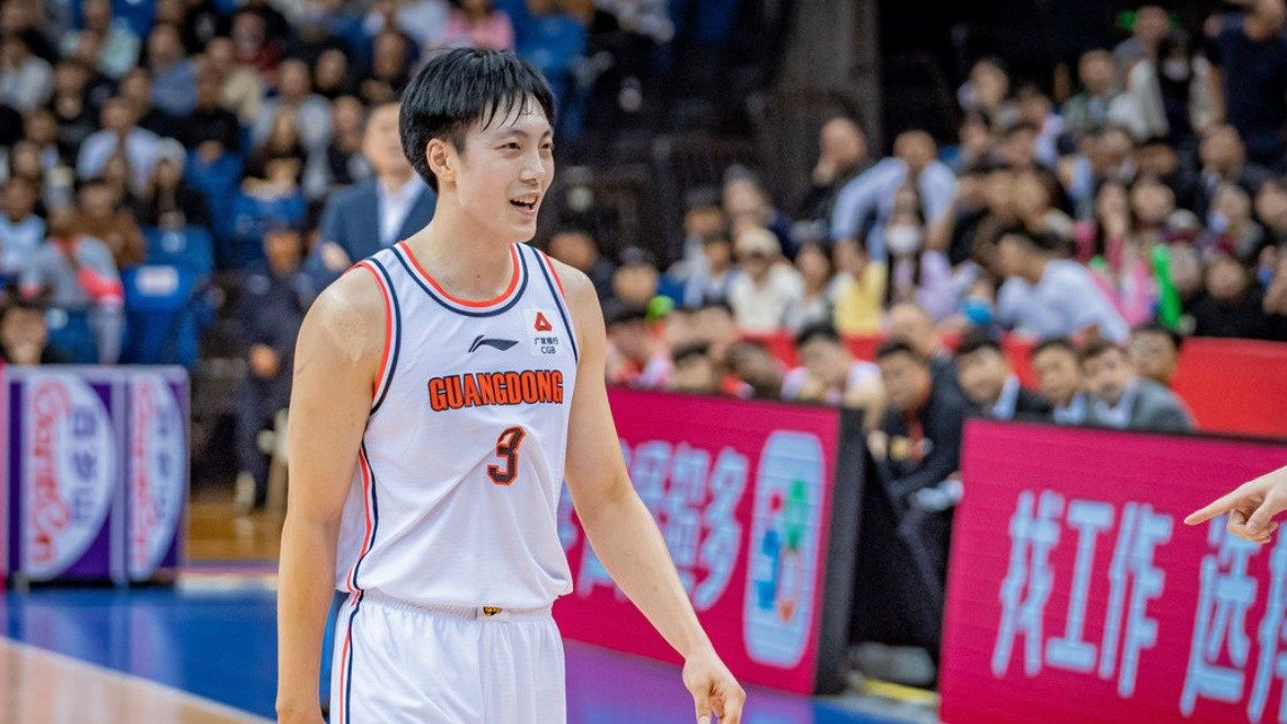 严师出高徒?胡明轩开场运球失误 杜锋立马用徐杰换下他