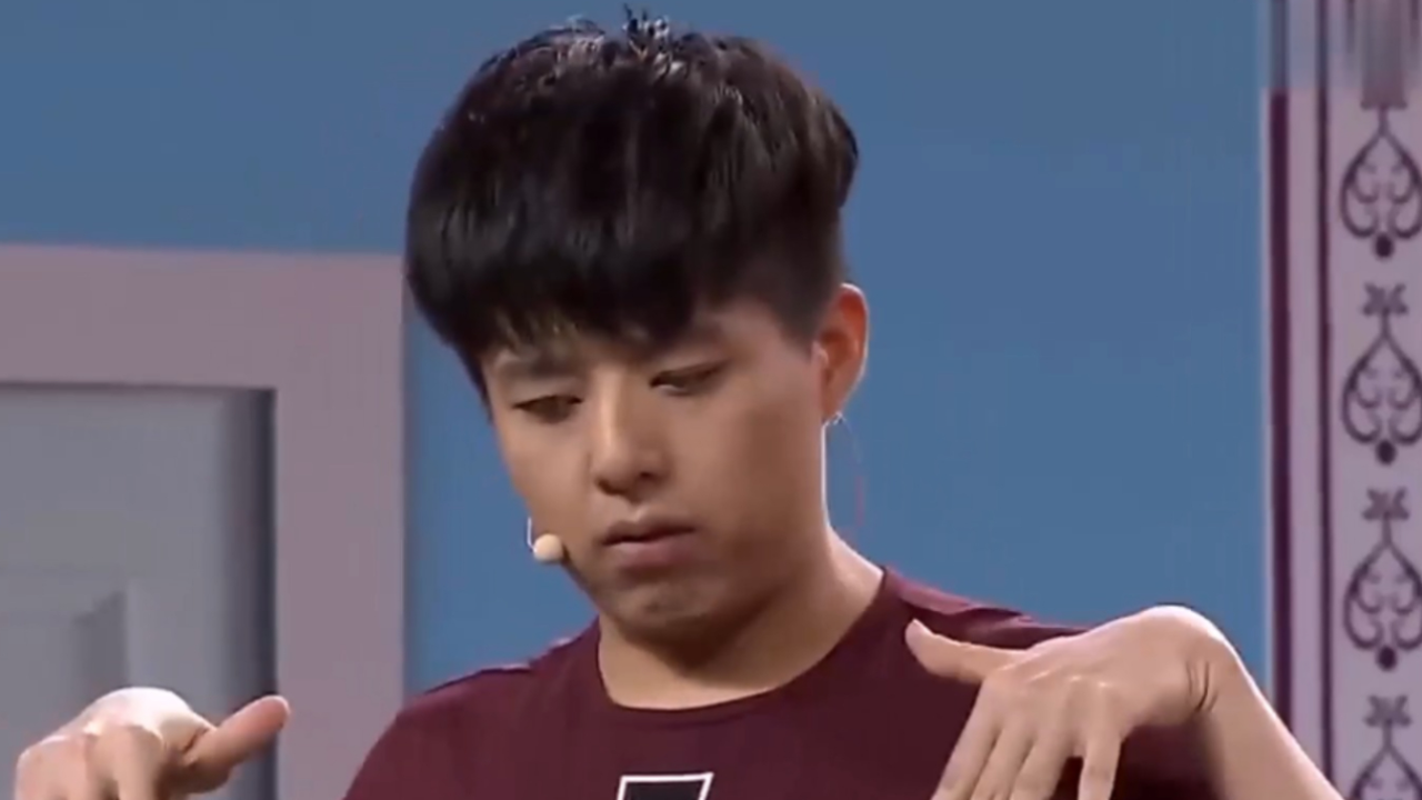 小品《邻里邻居》,卜钰与女友玩浪漫被邻居搅和,笑点密集