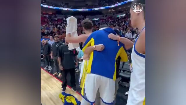 发福了!内马尔赛后和克莱追梦及桑托斯拥抱示意_腾讯