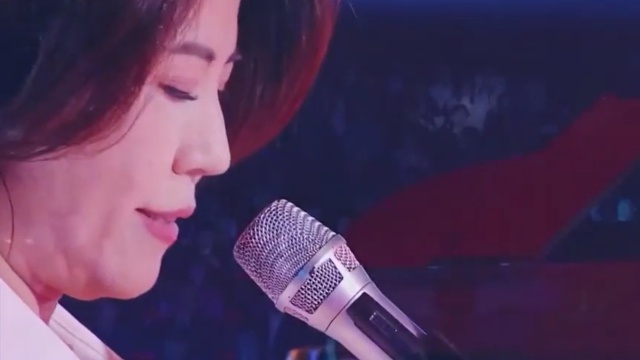 刘彩星演唱《给给》,把细微平淡的日常唱出了催人泪下的旋律,赢得全场