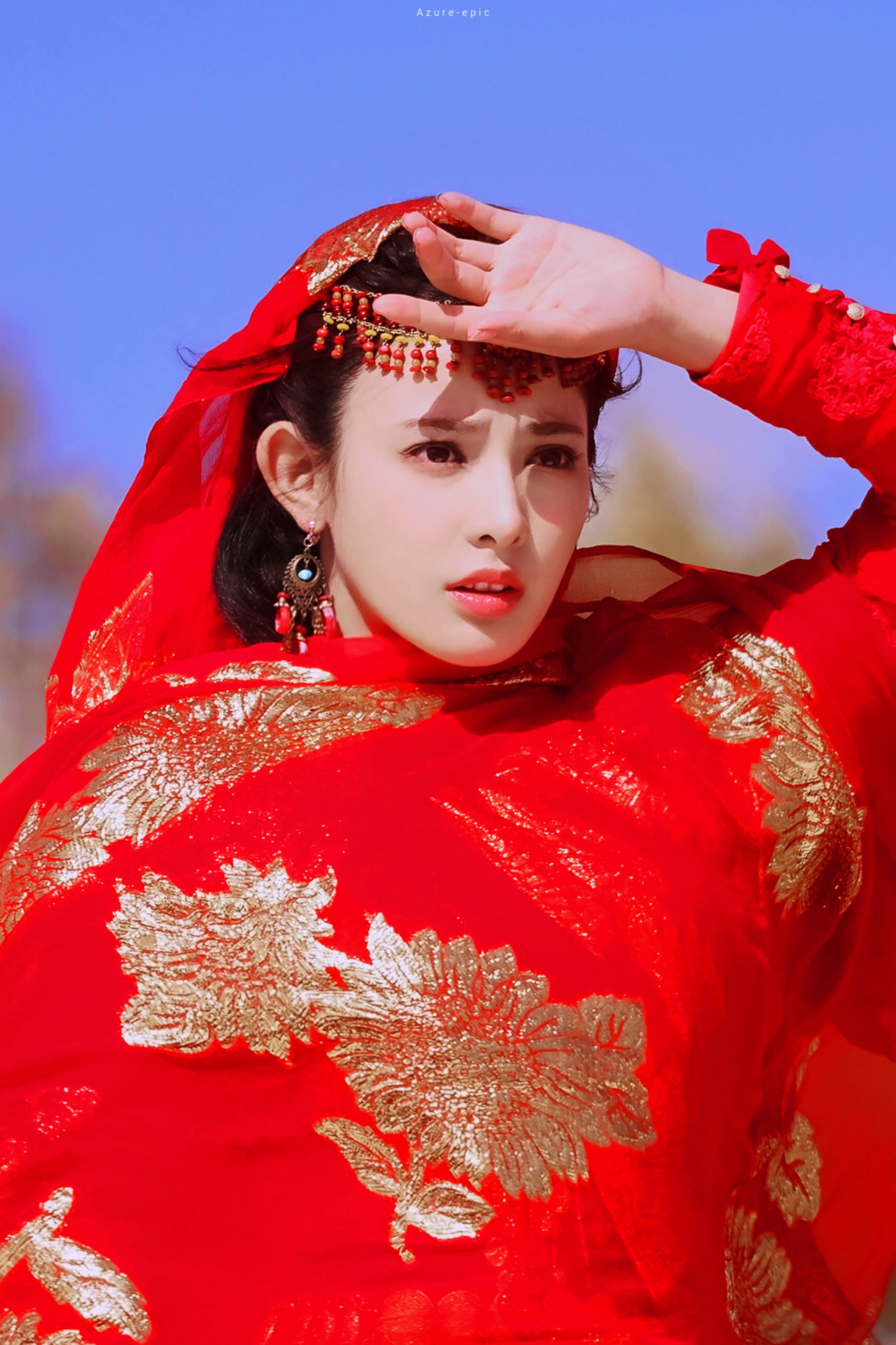 彭小苒美图惊艳岁月的红衣