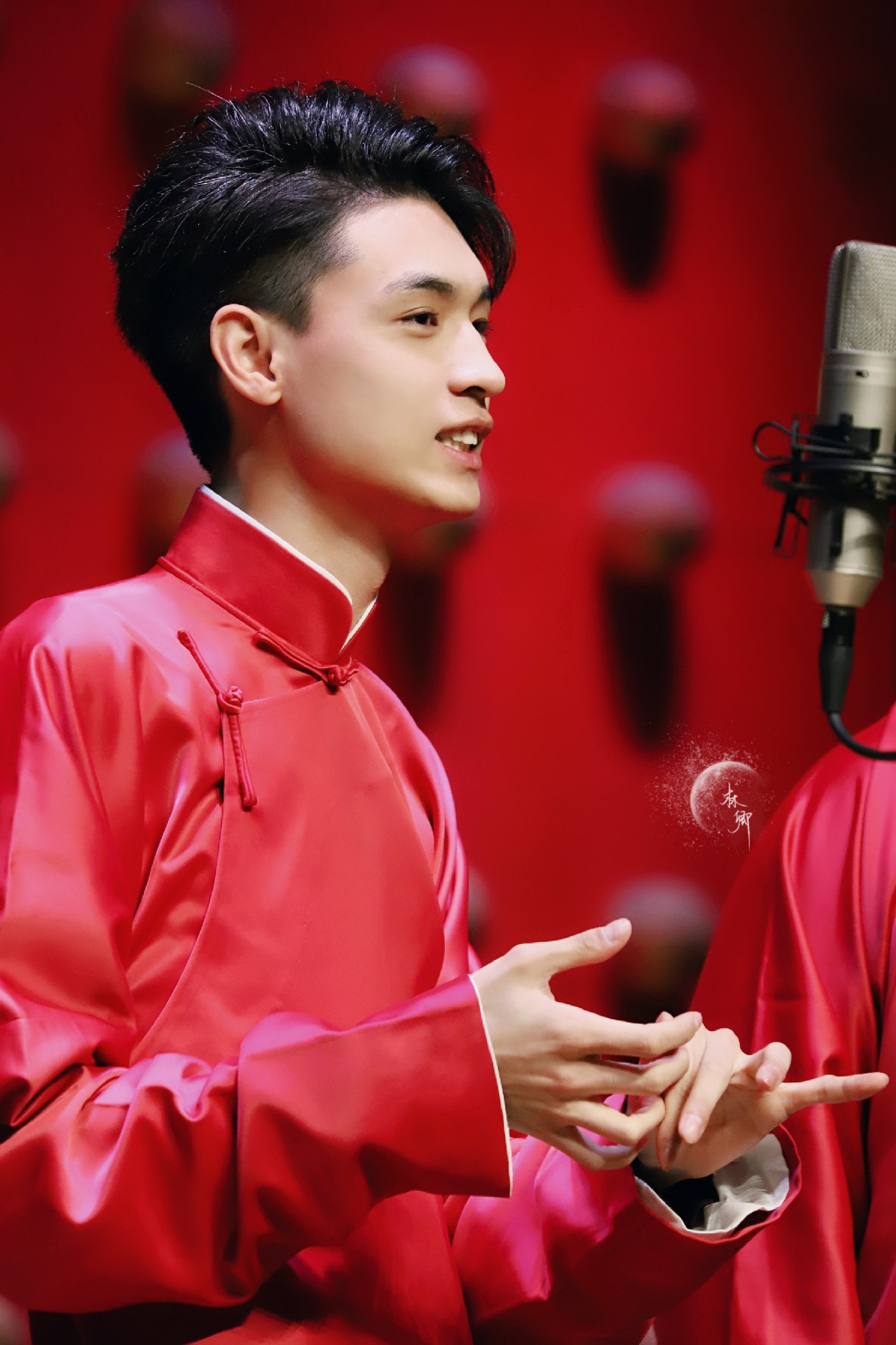 秦霄贤老秦的手啊