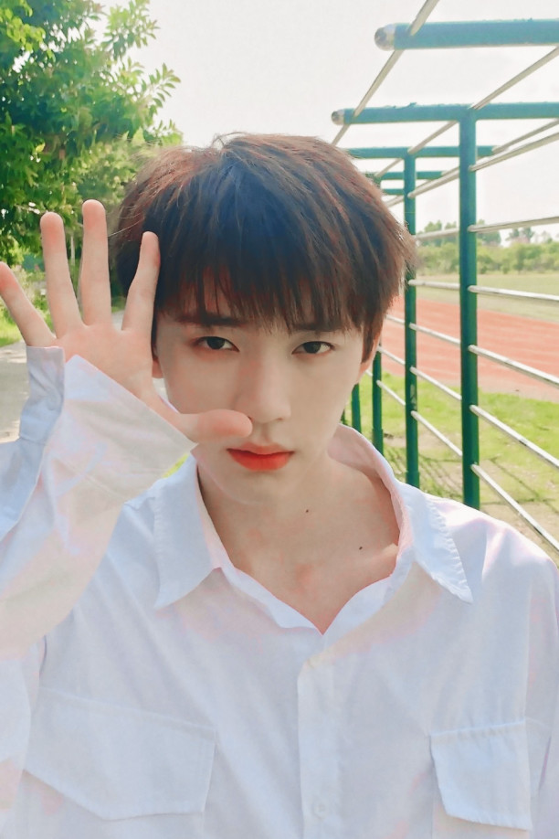 众生皆苦唯有你是草莓味的周翊然1122生日快乐自在如风的少年周翊然