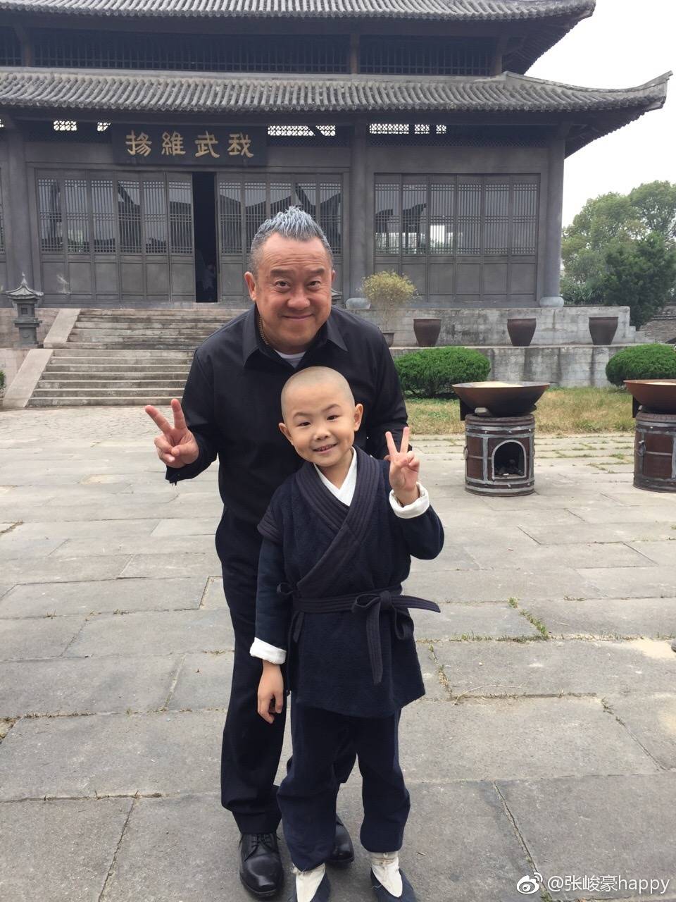 嘿;-)@2020-04-23              打卡第三天,(张峻豪——新乌龙院之笑