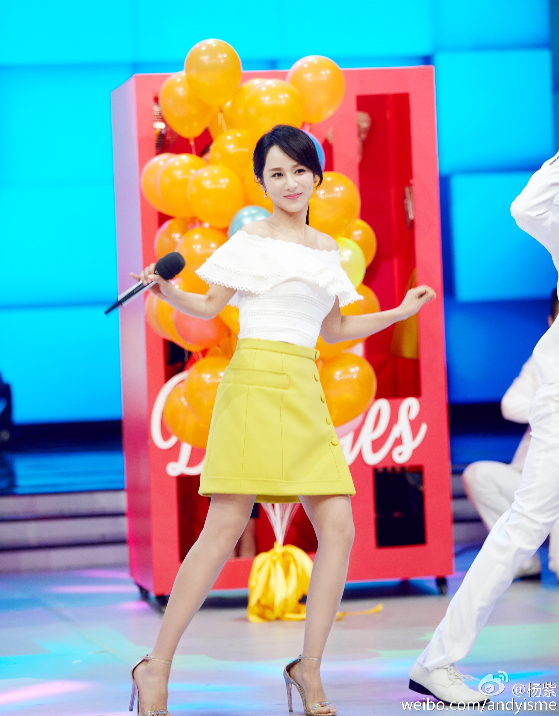 未来红红火火  拍更的作品展现给大家  加油美少女杨紫!