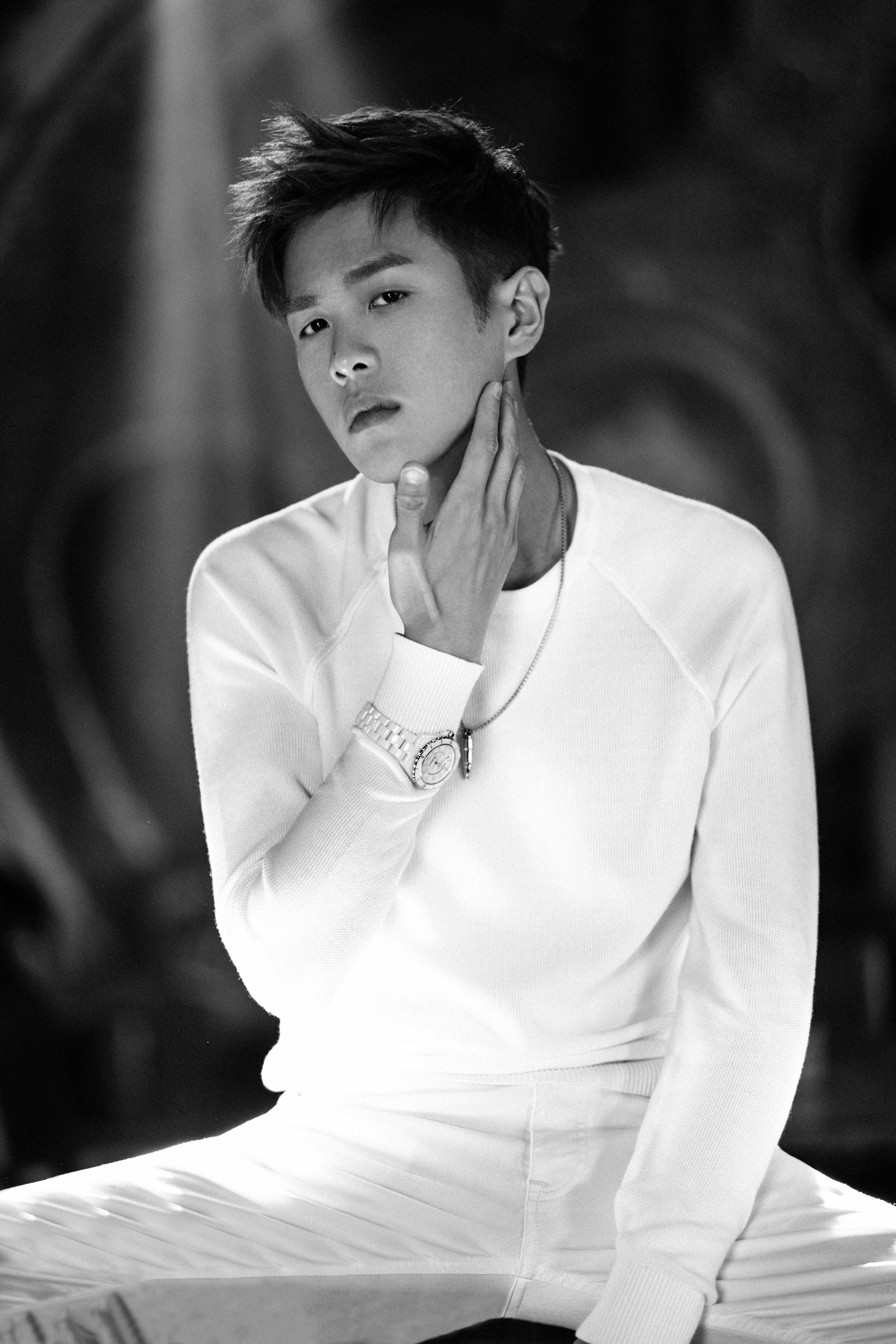 张若昀白衣帅哥