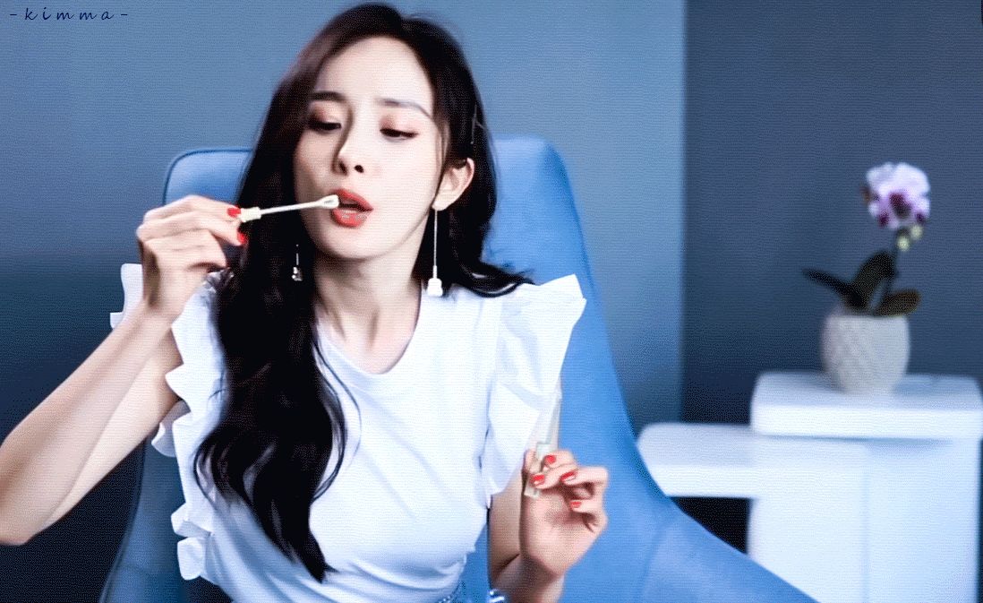 杨幂吹泡泡超萌超可爱0000人间理想是杨幂