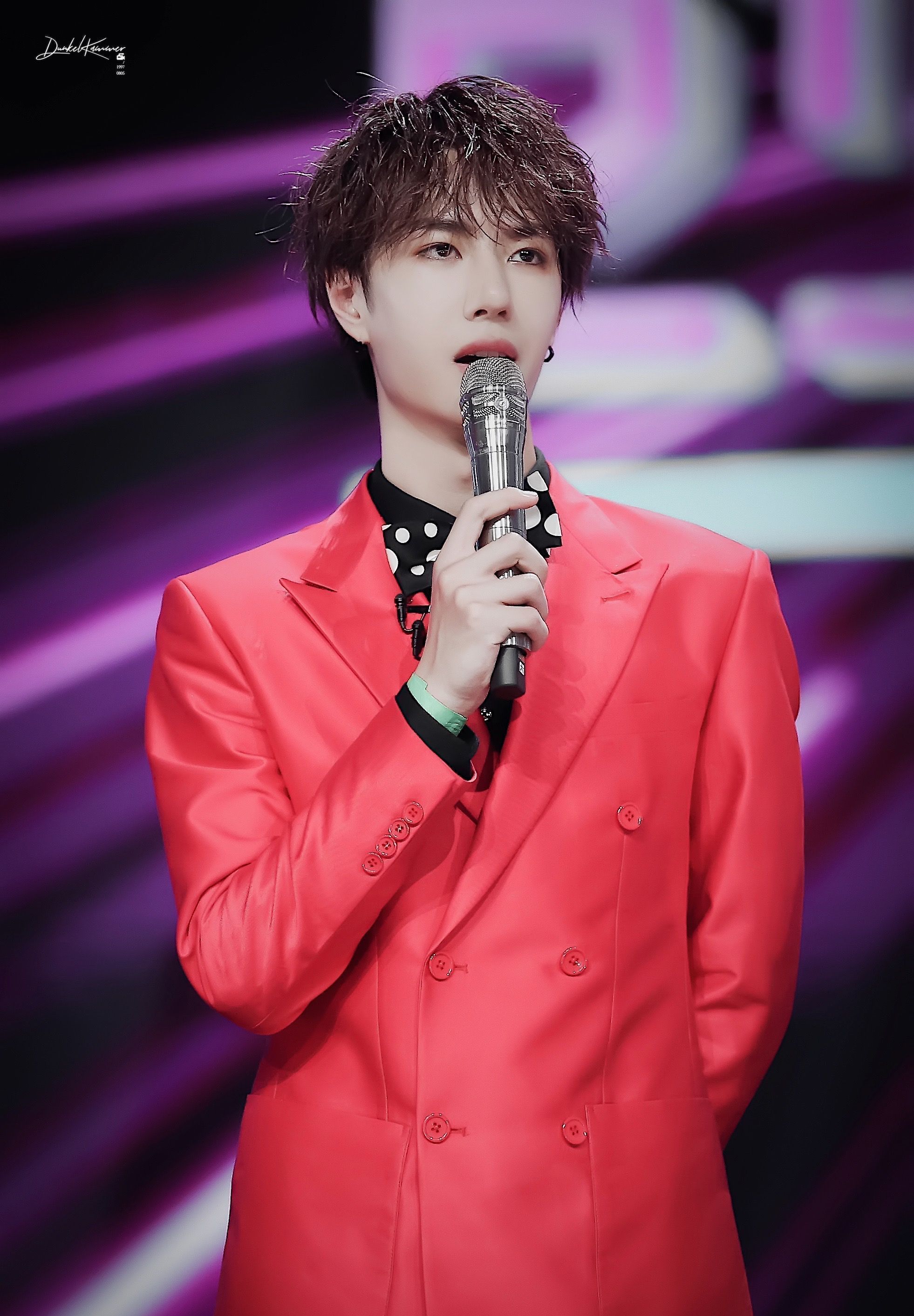 王一博又酷又拽又奶的耶啵