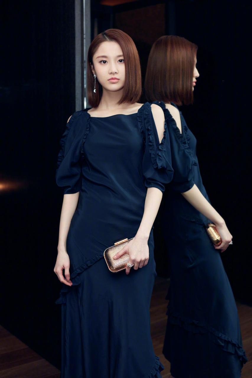 气质美女小雯雯