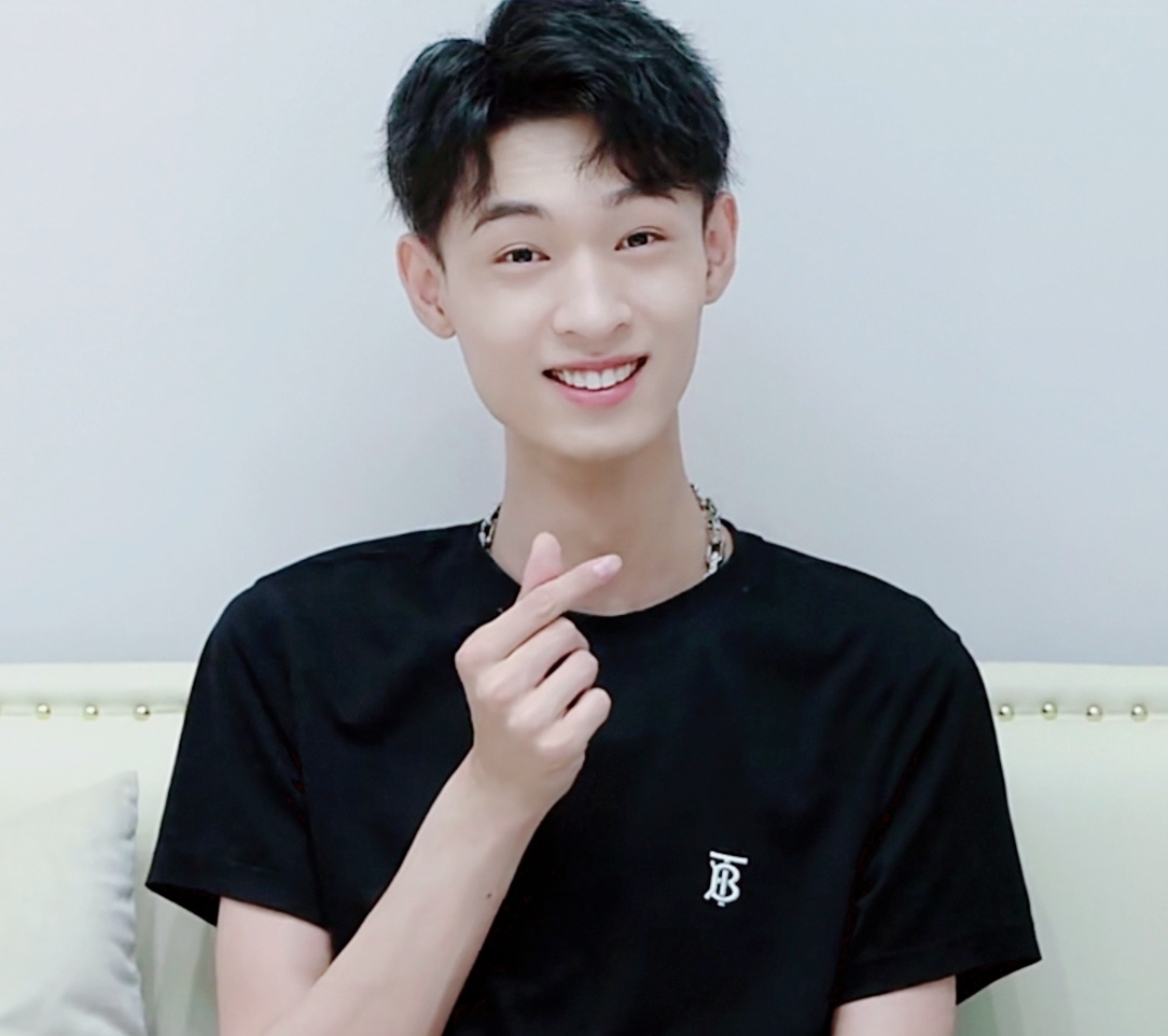 知道你不是傻子98多少有点费牙哥腾讯网友2020-07-28老秦的这个简介