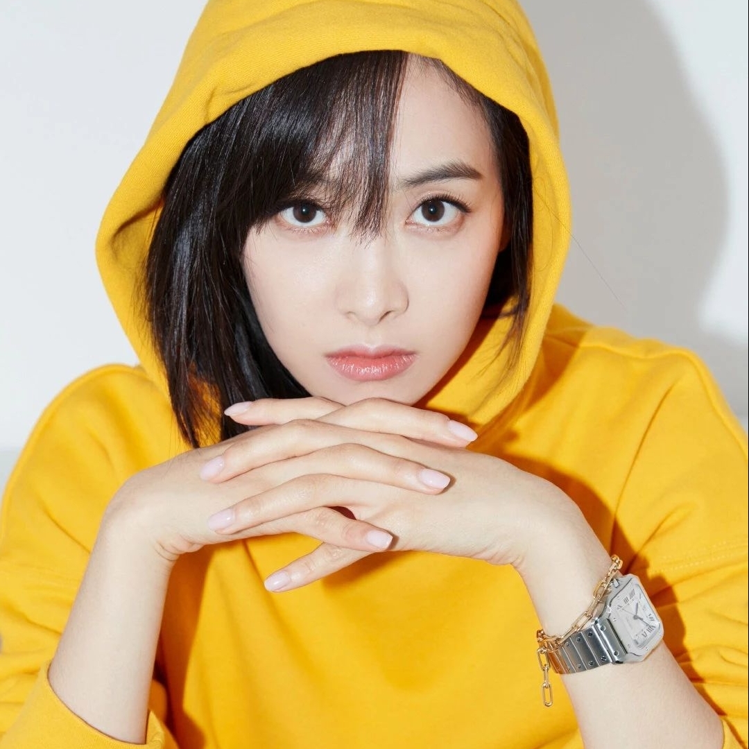 王鸥坦言因父母离异对爱情很悲观,曾在节目中声泪俱下回忆父亲