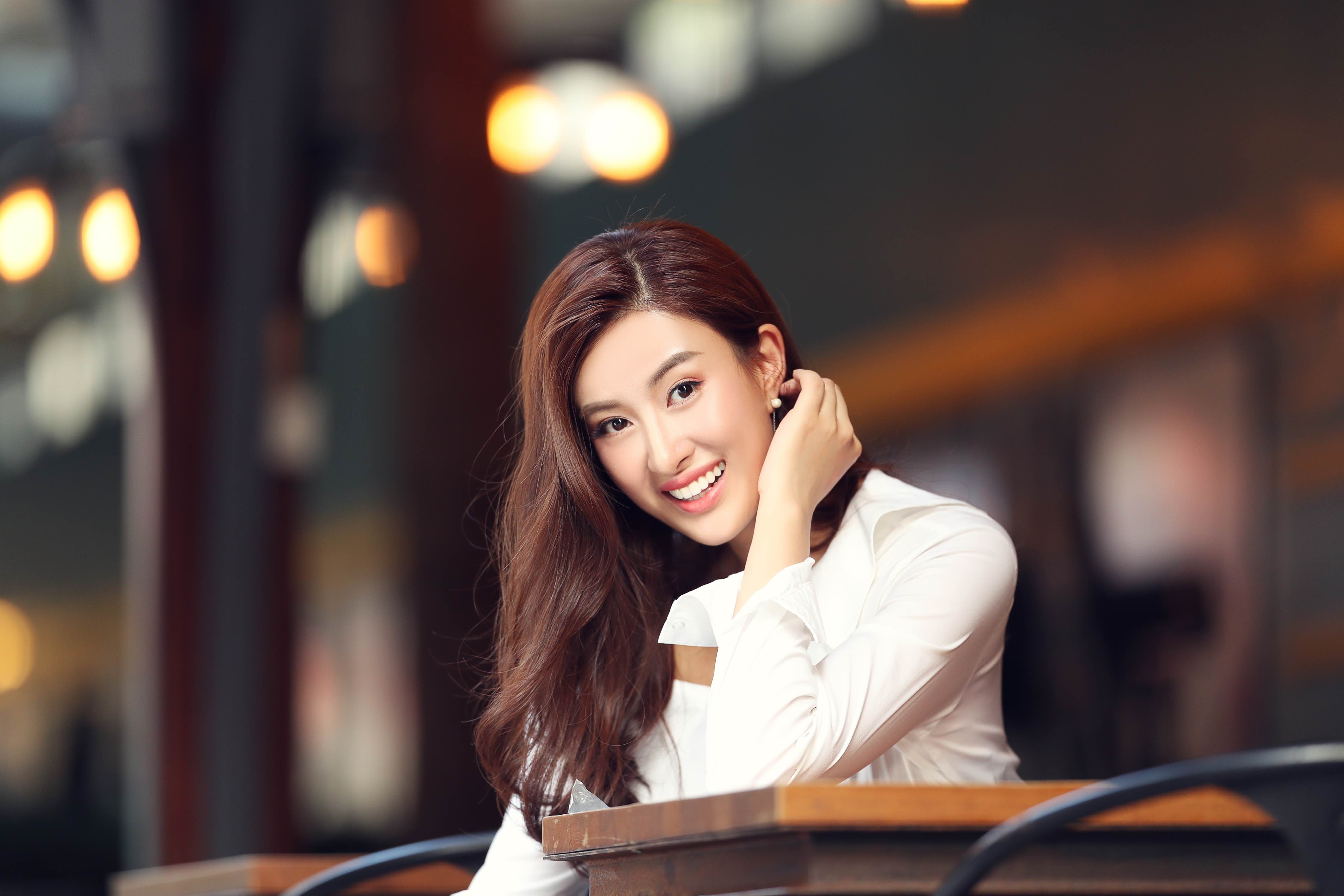 莹光棒2019-11-15              陆莹街拍写真              查看完整